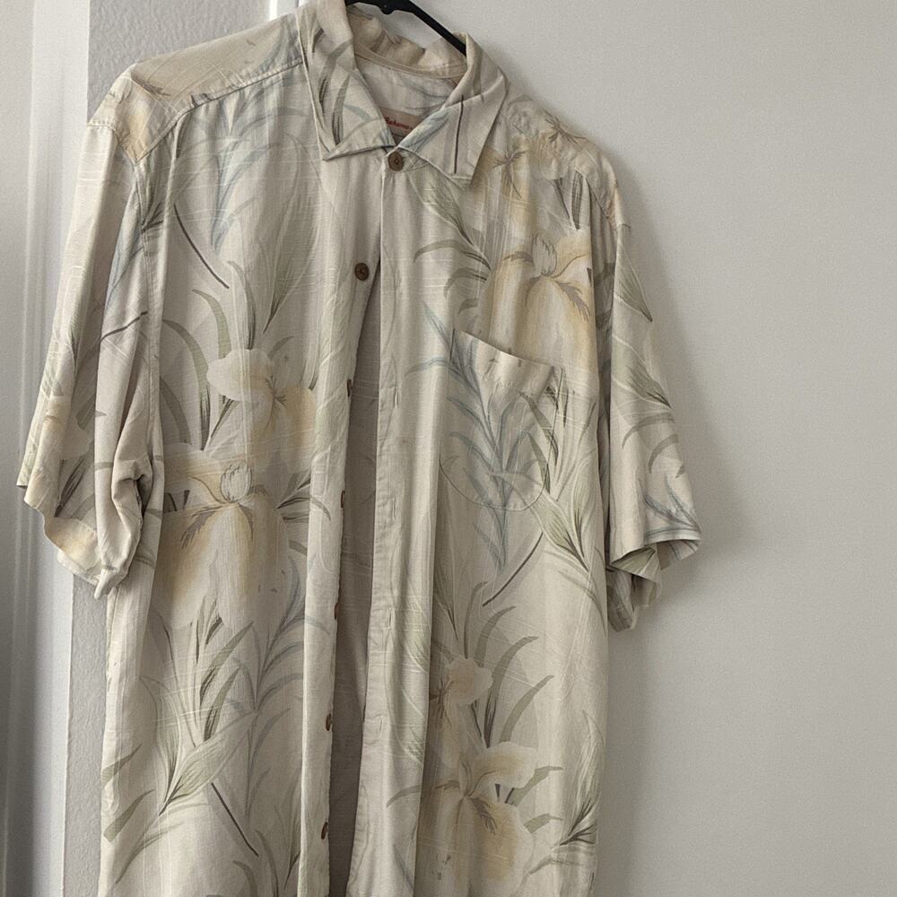 Tommy Bahama Men L Silk Button Down Shirt Hawaiian Tropical Cruise Wear
